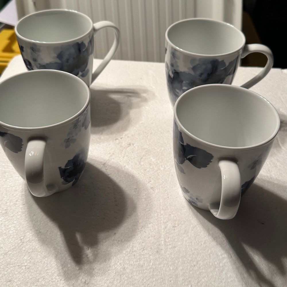 Four H2K Midnight Roses Coffee Cups - Picture 8 of 8